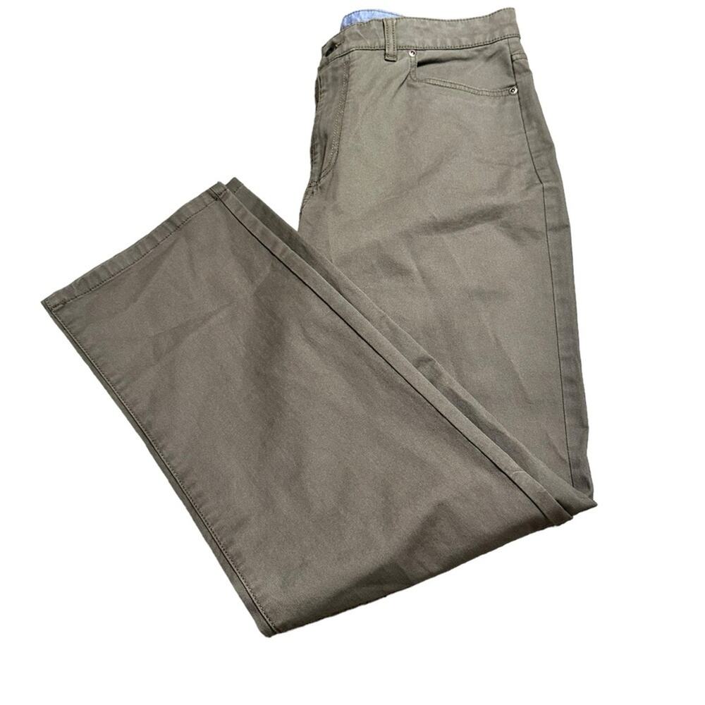 L.L. Bean Standard Fit Green Chino Pants Men's Size 35x29 Cotton and Spandex